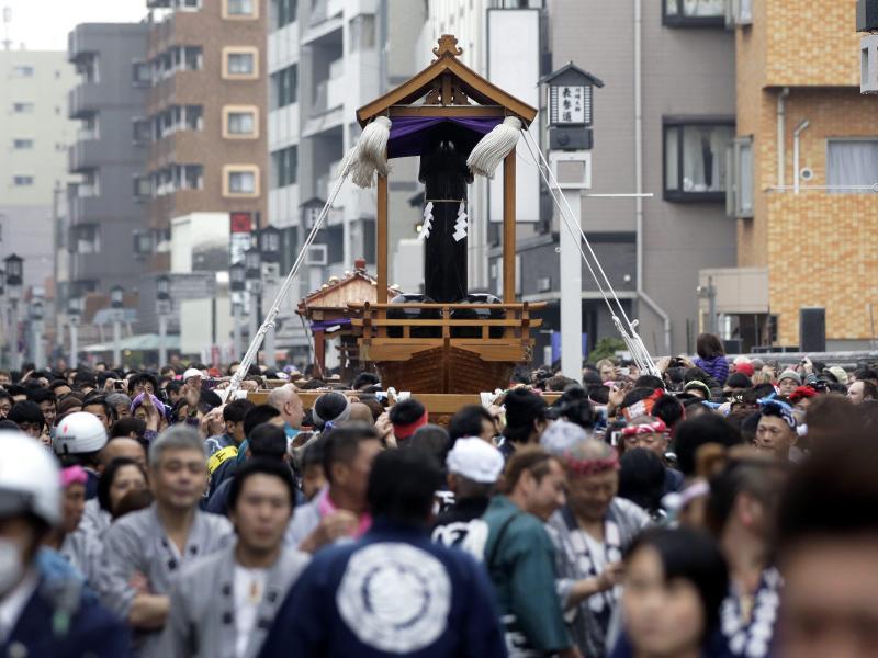 Phallus-Festival in Japan zieht Tausende an | WEB.DE