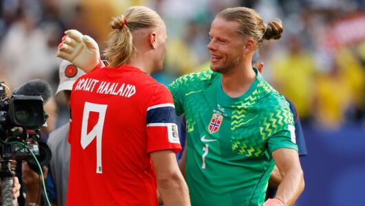 Norwegens Stürmer-Star Erling Haaland (l.) und Torwart Orjan Nyland.