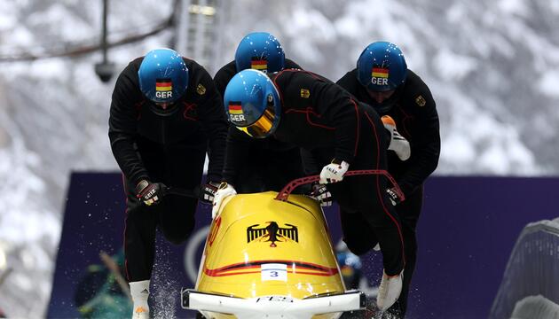 Der Viererbob startet in die Olympischen Spiele.