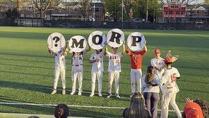 Falsch herum: Freunde versauen Kumpel den Abschlussball-Antrag