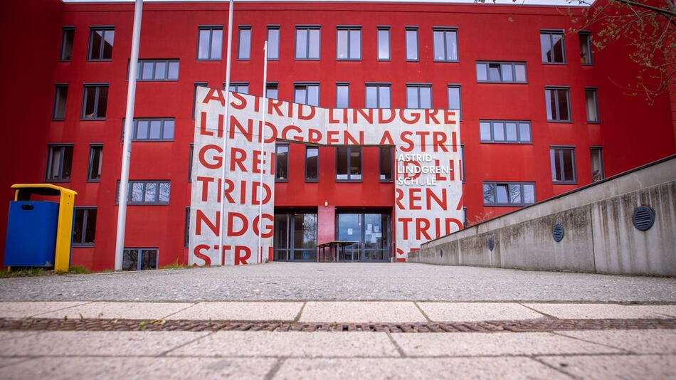 Eingang zur Astrid-Lindgren-Grundschule