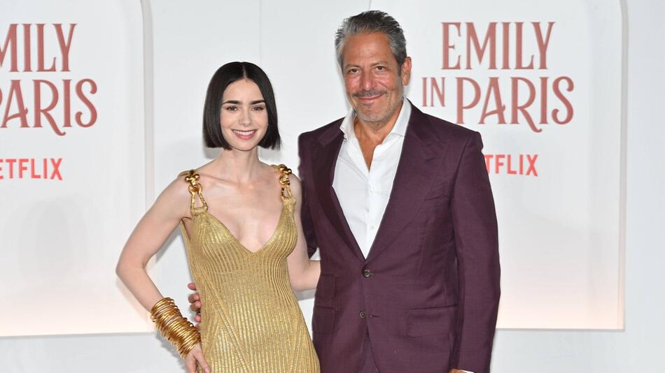 Darren Star ist auch in Staffel 5 wieder für "Emily in Paris" mit Lily Collins verantwortlich.