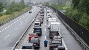 Im Kanton Uri staut sich der Verkehr vorm Gotthard