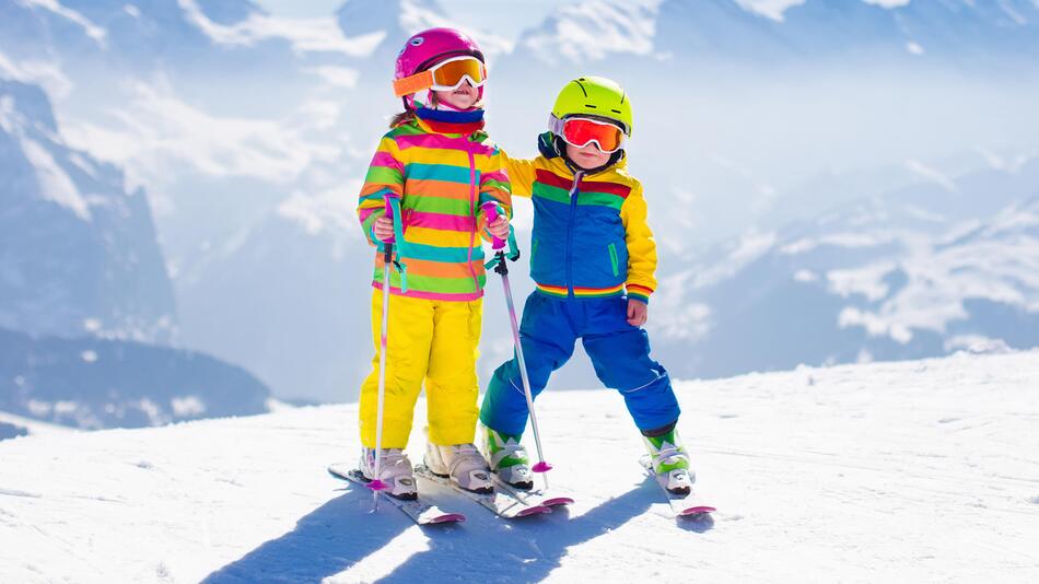 skibekleidung kinder, mädchen, jungen, skihose, skijacke, kinder skihelme, salomon, uvex, alpina