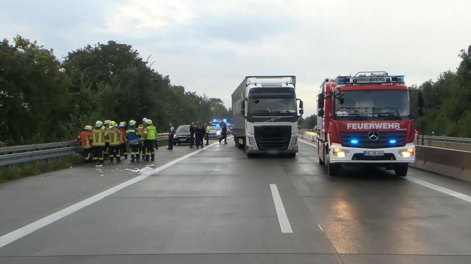 Vollsperrung und Reanimation: Frau auf A5 bei Mannheim von Lkw erfasst