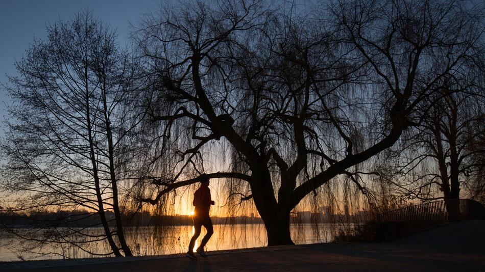 Sonnenaufgang an der Alster