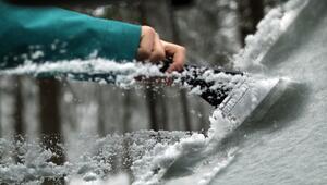 Auto vom Schnee befreien