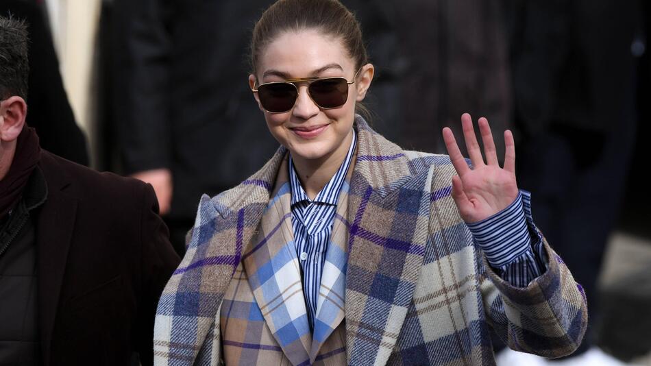 Gigi Hadid, hier bei einer Modenschau im März 2020, zeigt ihre Tochter selten bei Instagram.