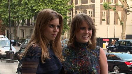 Beatrice und Eugenie "beschämt" über Mails ihrer Mutter an Epstein