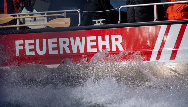 Feuerwehr rettet Passanten und Schwimmer