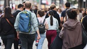 Menschen in der Fußgängerzone