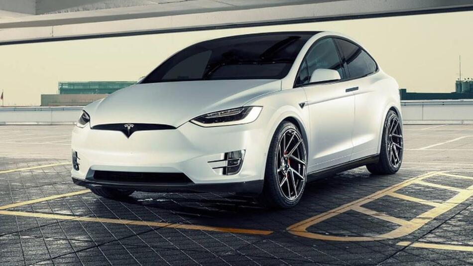 Tesla Model X von Novitec