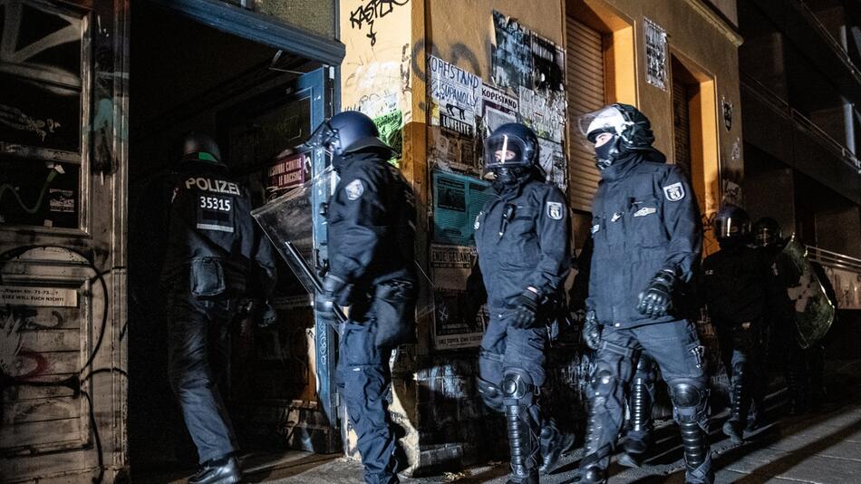 Polizei-Großeinsatz in der Rigaer Straße