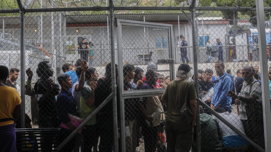 Griechische Regierung will drei Flüchtlingslager schließen
