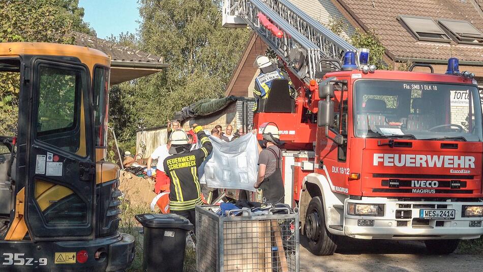 Mann in Baugrube verschüttet