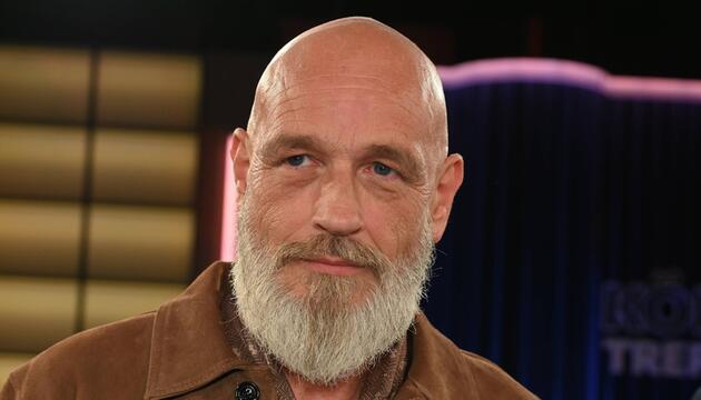 Torsten Sträter wiegt seiner Meinung nach im Moment zu wenig.