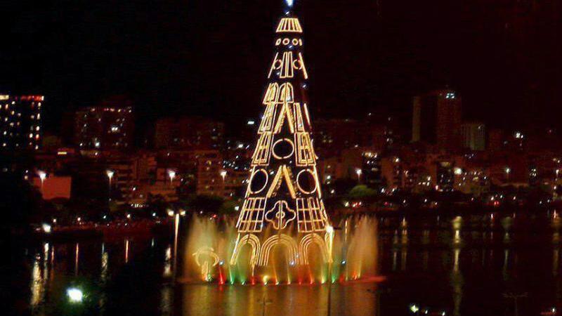 Schwimmender Weihnachtsbaum in Rio de Janeiro