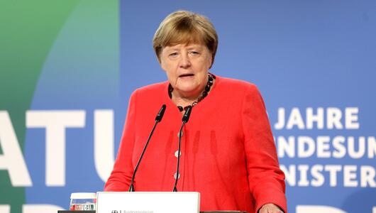 Foto von Angela Merkel bei einem Auftritt im Bundesumweltministerium 2026 in Berlin