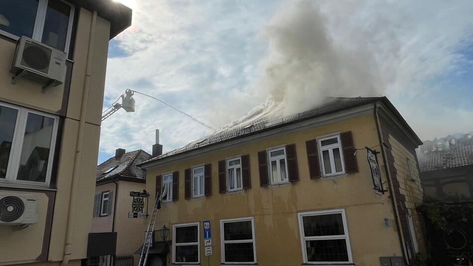 Gebäude in Bad Homburg brennt