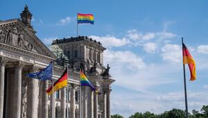 Die Regenbogenfahne am Reichstagsgebäude