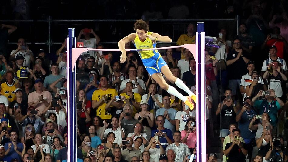 Er fliegt in einer eigenen Liga: Armand Duplantis bei seinem Weltrekord-Sprung über 6,25 Meter