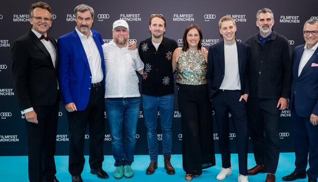 Bei der Eröffnung des Filmfest München auf dem roten Teppich (v.l.): Festivaldirektor Christoph ...