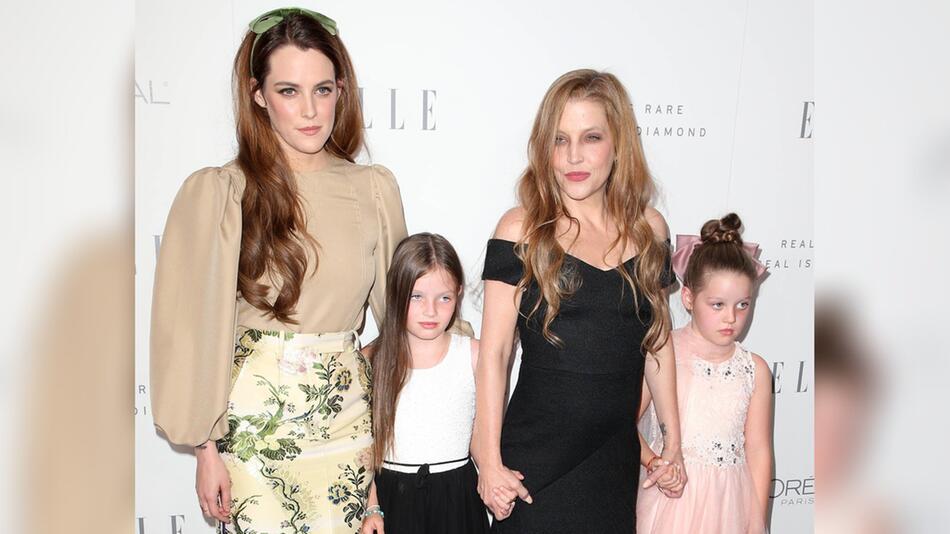 Lisa Marie Presley bei einem Event in Beverly Hills mit ihren Töchtern Riley Keough und den ...