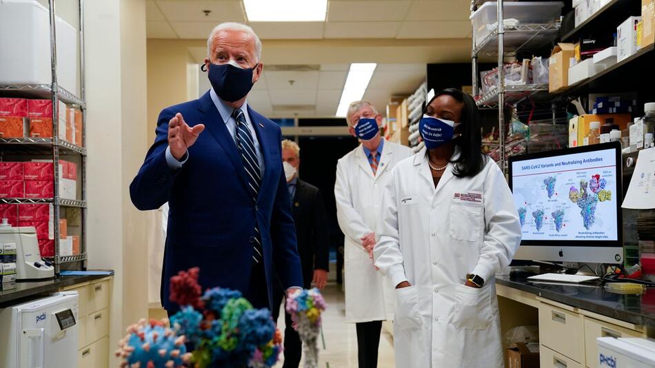 Biden besucht Nationales Gesundheitsinstitut