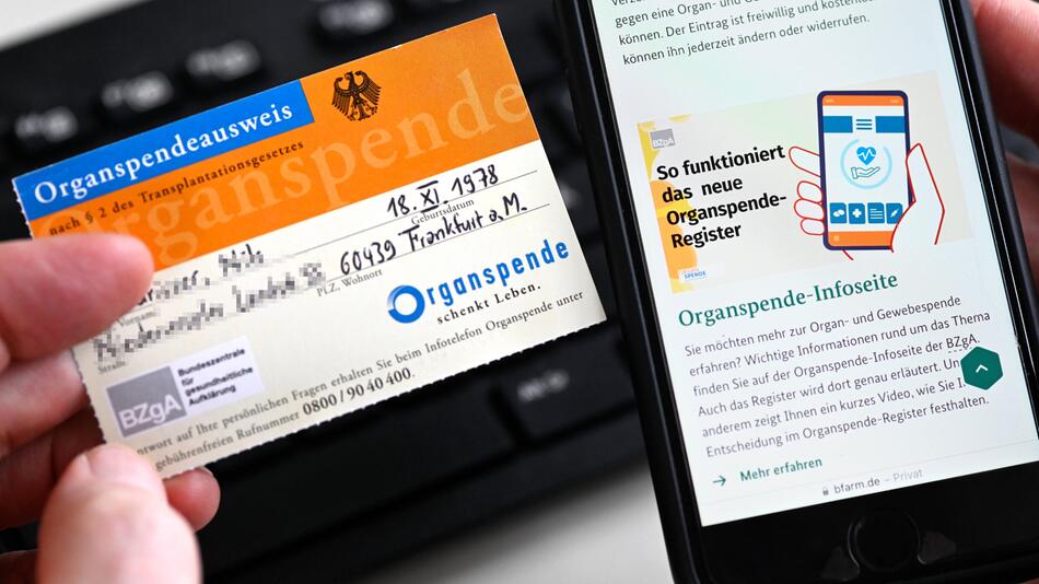 Internetseite organspende-register.de und Organspendeausweis