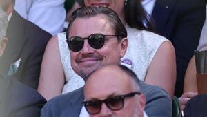 In Wimbledon kann Leonardo DiCaprio auch ohne Baseballcap breit grinsen.