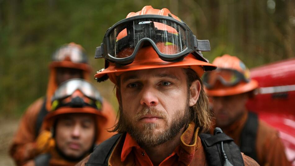 Bode Donovan (Max Thieriot) muss gleich an mehreren Fronten Brände löschen.