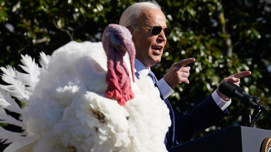 Joe Biden hat erneut zwei Truthähnen das Leben geschenkt.