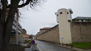 Frankreichs Polizei beschlagnahmt Mini-Handys hinter Gittern