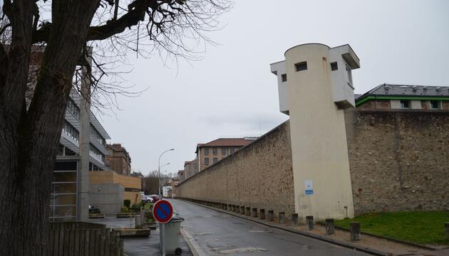 Frankreichs Polizei beschlagnahmt Mini-Handys hinter Gittern