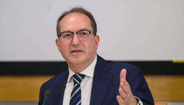 Bundesinnenminister Dobrindt zu Antrittsbesuch in Tschechien