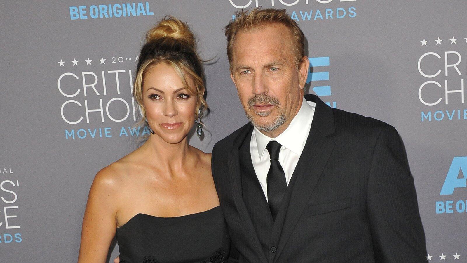 Kevin Costner und Christine Baumgartner halten demonstrativen Abstand |  WEB.DE