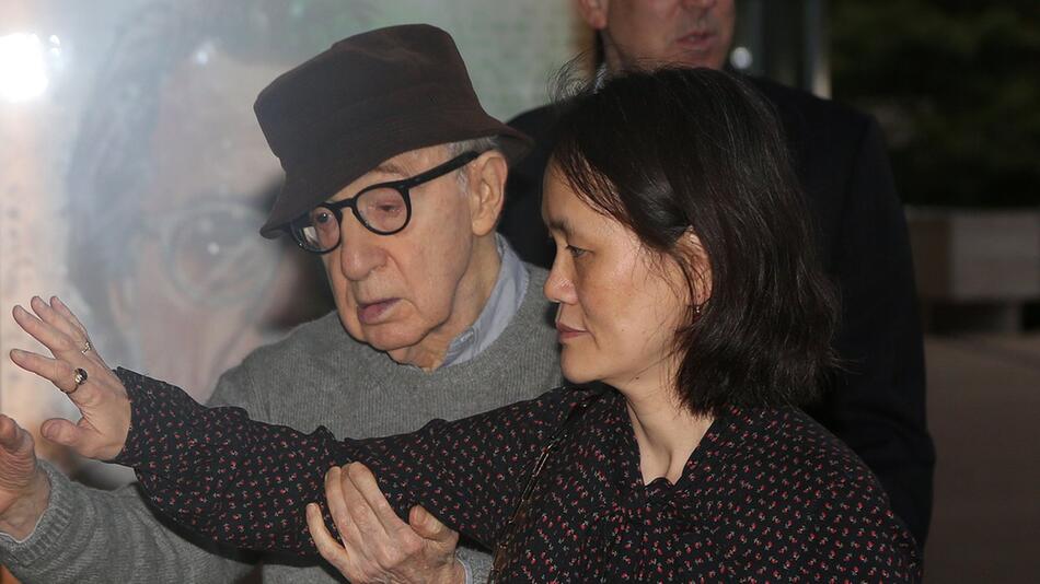 Woody Allen und Soon-Yi Previn bei ihrem Broadway-Besuch.