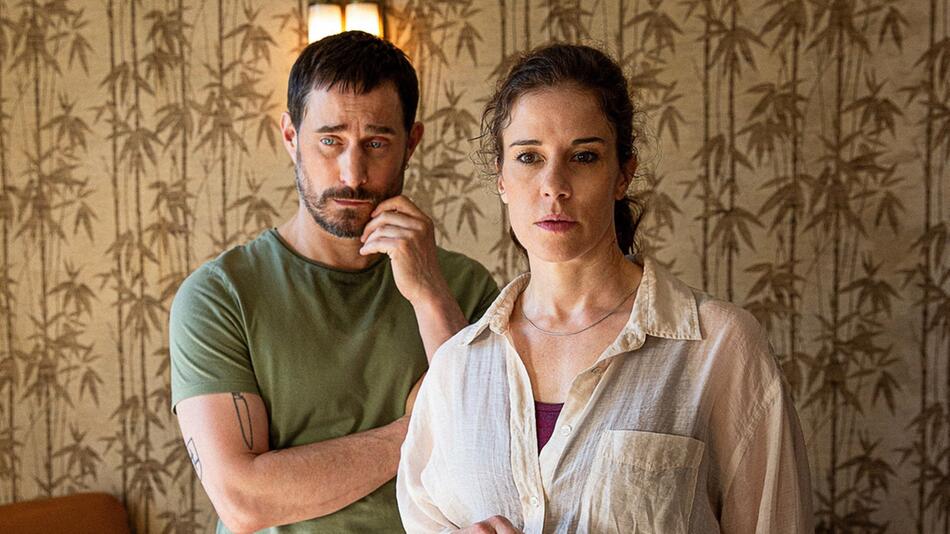 "Der Barcelona-Krimi: Brennendes Land": Xavi Bonet (Clemens Schick, l.) und Fina Valent (Anne ...
