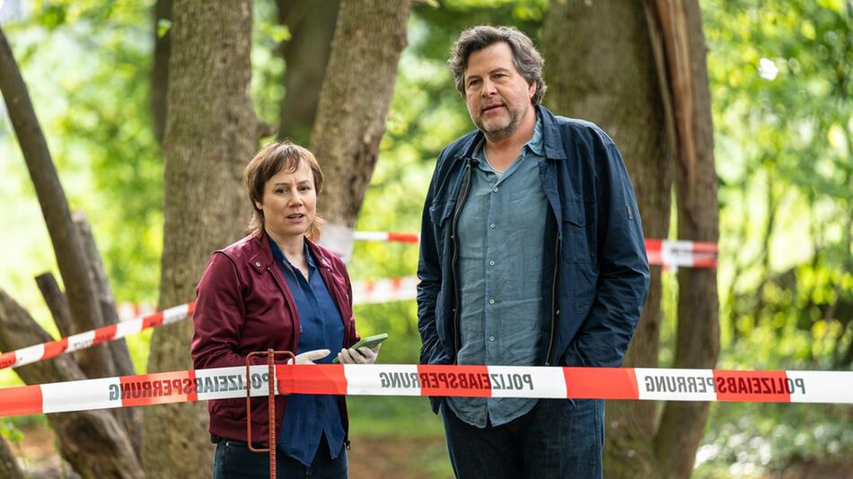 "Tatort: Ad Acta": Franziska Tobler (Eva Löbau) und Friedemann Berg (Hans-Jochen Wagner) am Tatort.