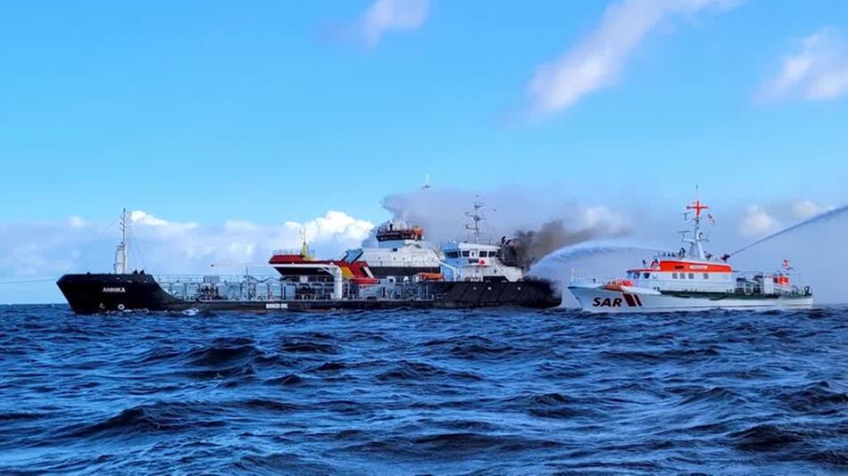 Brennender Öltanker auf der Ostsee