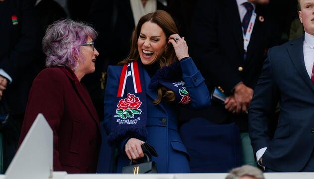 Prinzessin Kate im Gespräch mit Deborah Griffin, Präsidentin der Rugby Football Union.