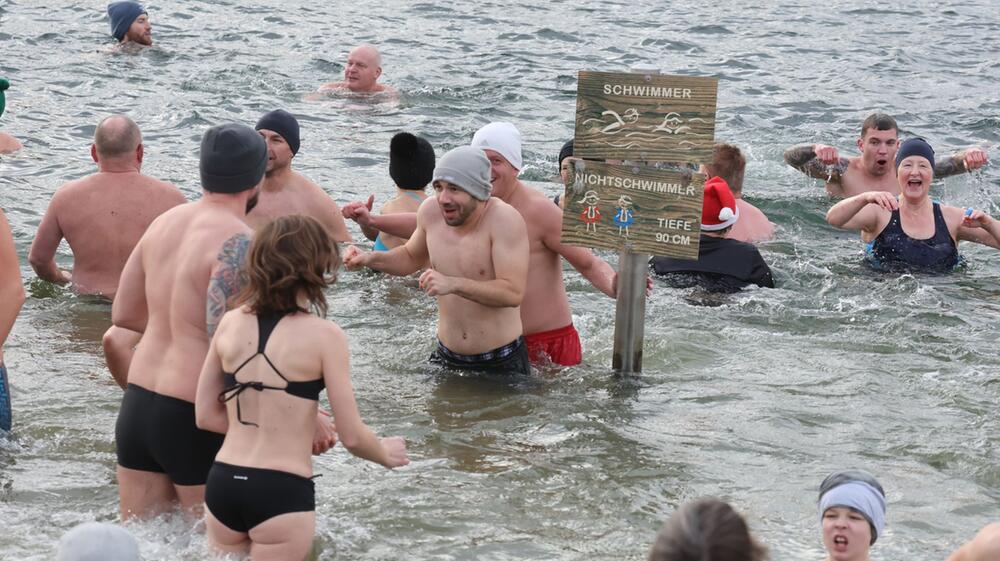 Neujahrsschwimmen in Thüringen