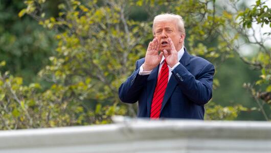 Trump auf dem Dach des Weißen Hauses