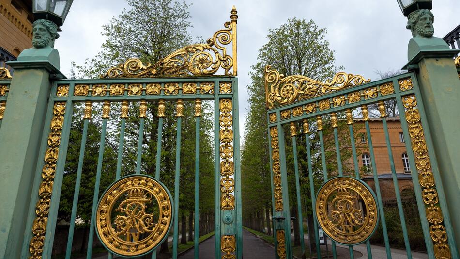 Das Tor am Grünen Gitter zum Schlosspark Sanssouci.