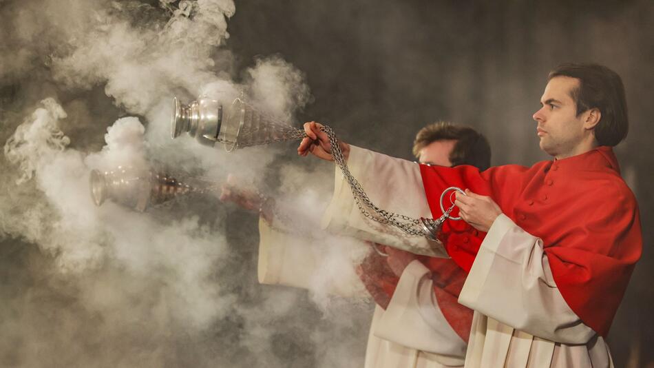 Messdiener im Kölner Dom