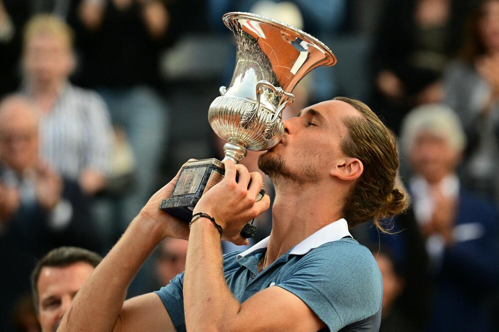 Alexander Zverev feiert seinen Sieg beim ATP-Turnier in Rom 2024
