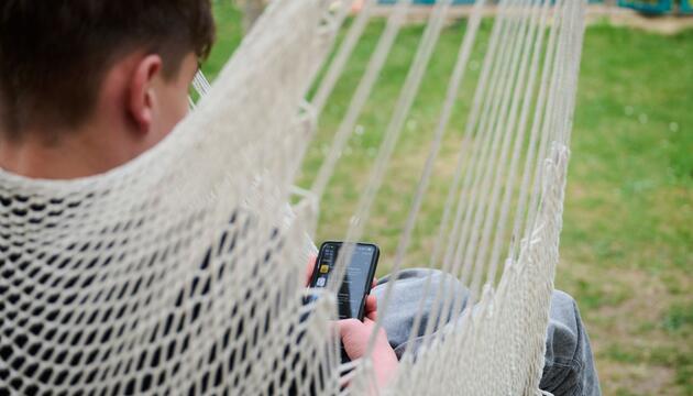 Symbolbild - Smartphone-Nutzung bei Kindern