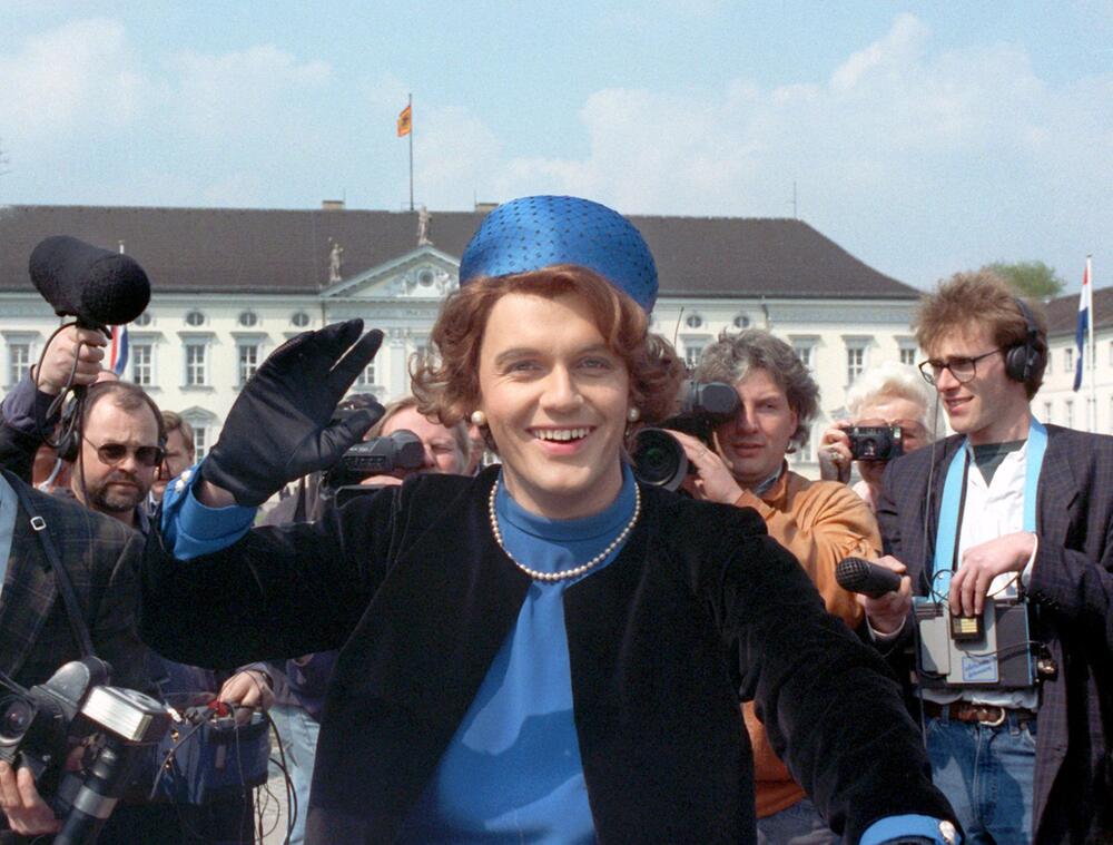 Hape Kerkeling als Königin Beatrix