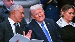 Barack Obama und Donald Trump bei der Trauerfeier für Jimmy Carter. Ehefrau Melania sitzt neben ...