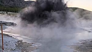 Webcam filmt Eruption im Yellowstone-Park – ein Jahr nach gefährlicher Explosion